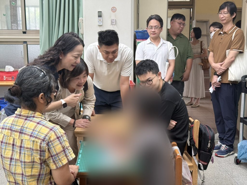 陳慧文與議員及教育人員訪視高雄特殊教育學校